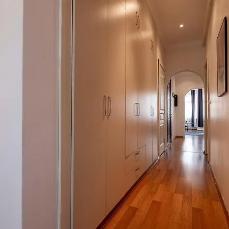 Spacious 3br In - 2 Bathrooms Apartment *