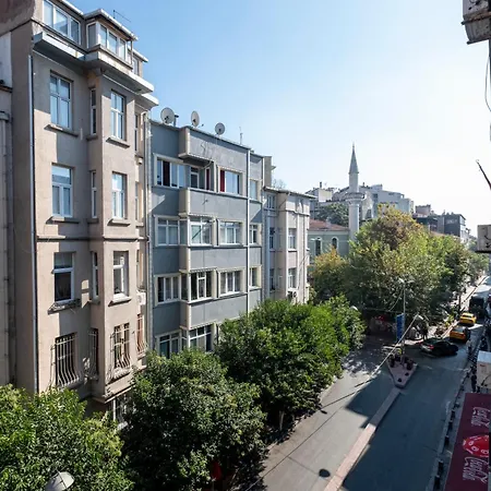 Spacious 3br In - 2 Bathrooms * Istanbul