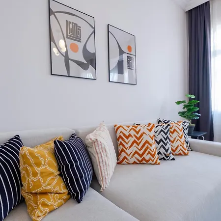 Spacious 3br In - 2 Bathrooms Apartment *