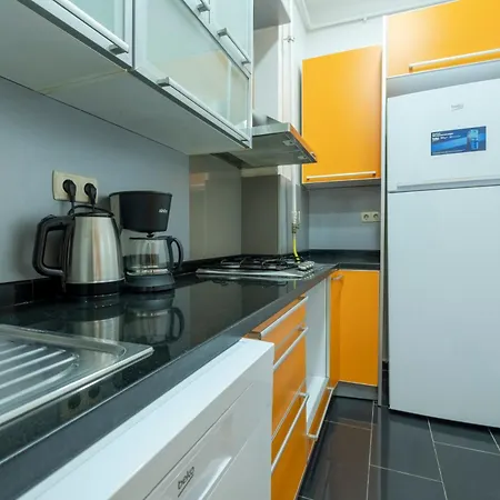 Spacious 3br In - 2 Bathrooms Apartment *