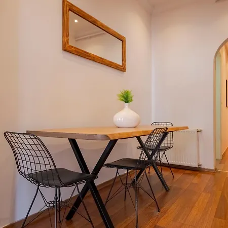 Apartment Spacious 3br In - 2 Bathrooms *