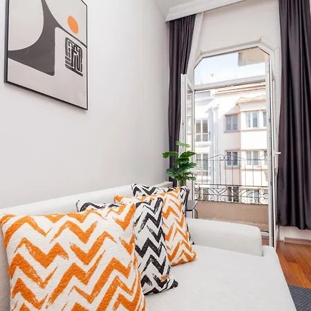 Spacious 3br In - 2 Bathrooms Apartment