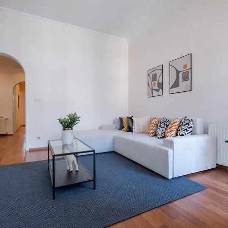 Spacious 3br In - 2 Bathrooms Apartment Istanbul