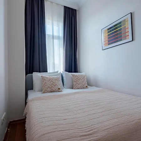 Apartment Spacious 3br In - 2 Bathrooms *